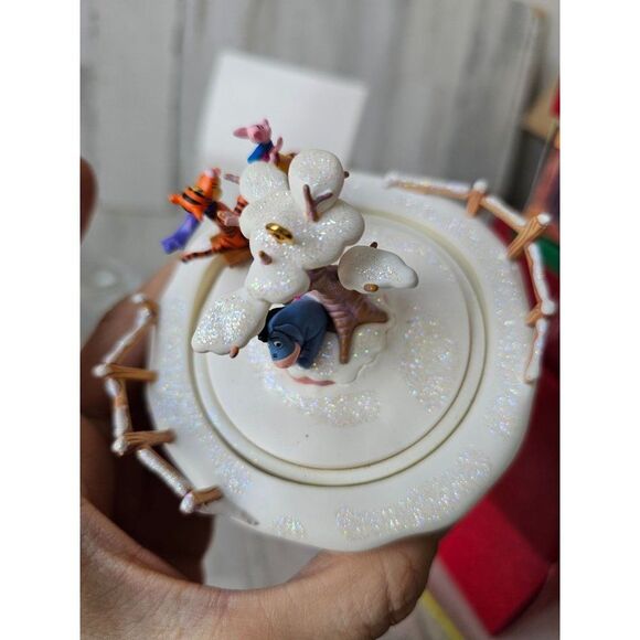 Hallmark swooshing through snow Winnie Pooh your Tigger animated sledding orname - Picture 5 of 6